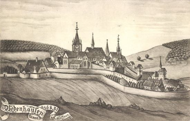 Schwarze und weiße Zeichnung einer Stadt mit einer Burg in der Mitte, umgeben von Häusern, Bäumen, Hügeln und Himmel, mit dem Wort "Bayerisch" unten.