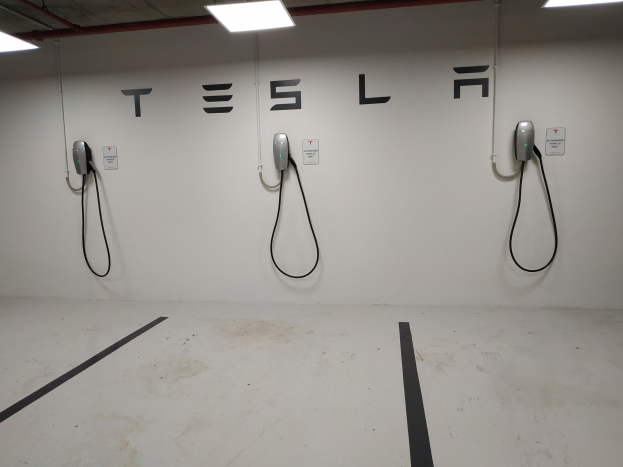 Aktie von Tesla steigt vor Quartalsbilanz trotz Herausforderungen