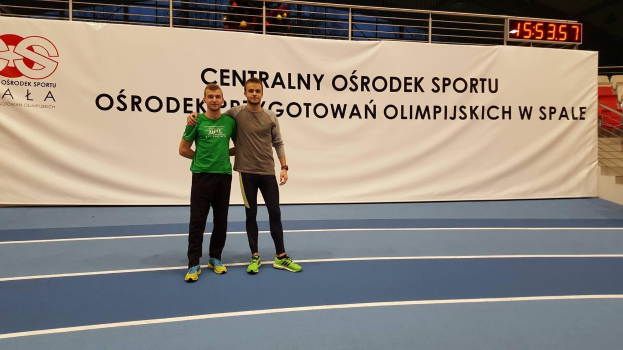 Sieger des Tennis-Doppels Jubiläe-Meisterschaftstitels gekrönt