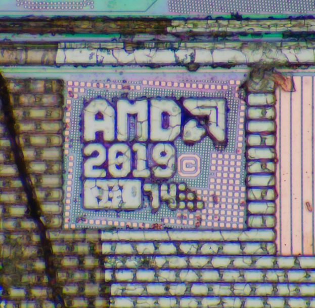 Nahaufnahme eines AMD-Computerchips von 2019 mit dem Text "AMD 2019" darauf.