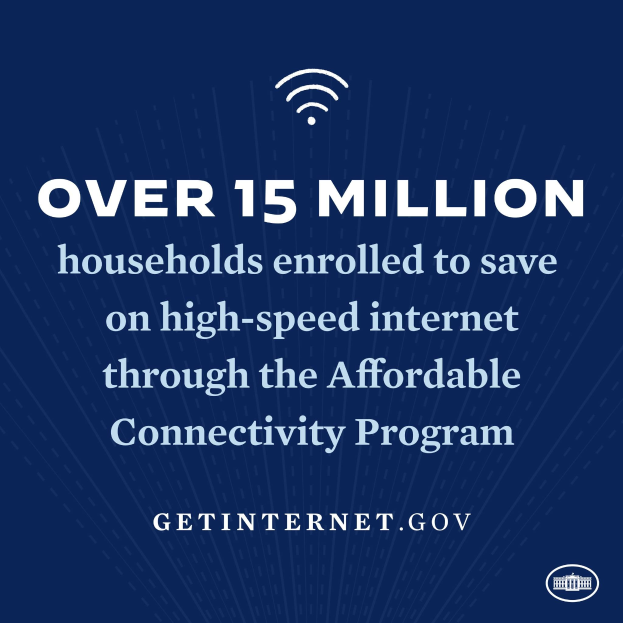 Plakat zur Förderung des erschwinglichen Internetprogramms mit Text, der über 15 Millionen Haushalte angibt, die sich angemeldet haben, um bei High-Speed-Internet zu sparen.