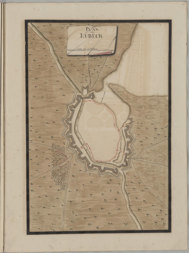 Ein abgenutztes, altes Buch mit einer detaillierten Karte von Lübeck auf dem Cover, das Straßen, Gebäude und Sehenswürdigkeiten zeigt, begleitet von Texten über die Bevölkerung, Geschichte und Kultur der Stadt.