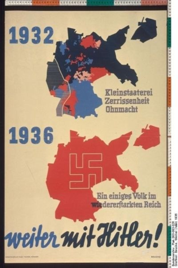 Plakat mit einer Karte von Deutschland, das in farbige Regionen unterteilt ist und ein Nazi-Hakenkreuz-Symbol sowie deutschen Text zeigt, der "Weiter mit Hitler" bedeutet.