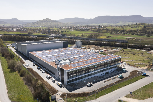 Sponsored: Therme Bad Wörishofen bekommt 1,34-Megawatt-Carport-Verkleidung mit DiBT-zertifizierten Modulen von AE Solar
